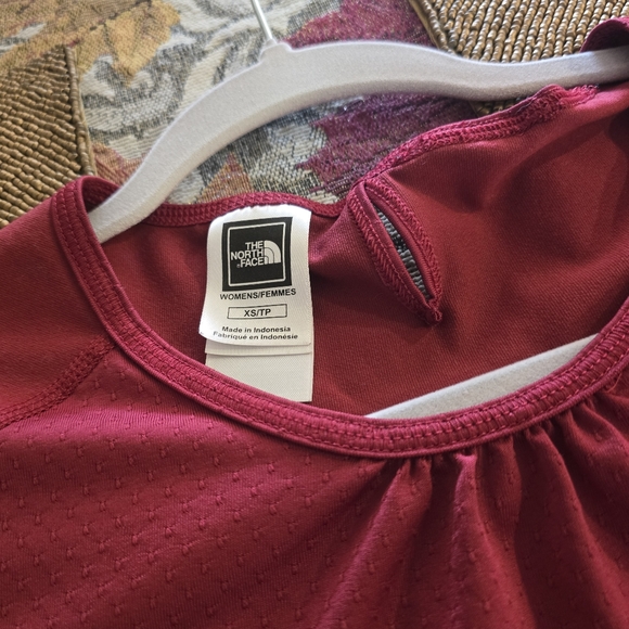 Women's North Face Red Blouse Size XS - Picture 2 of 3